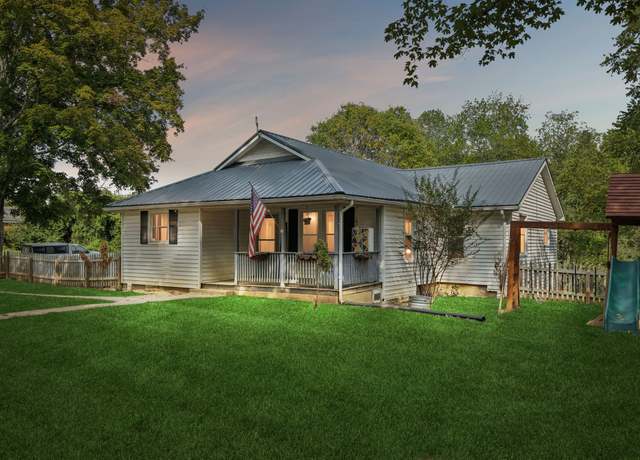 Property at 850 Highway 100, Centerville, TN 37033, 3 beds, 2 baths