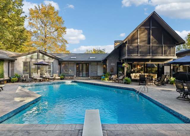 Property at 1985 Country Vw, Chapmansboro, TN 37035, 6 beds, 5 baths