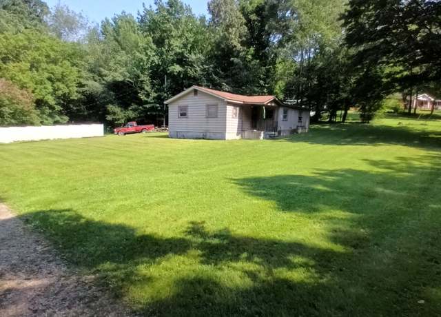 Property at 1233 N Charlotte St, Dickson, TN 37055, 2 beds, 1.5 baths