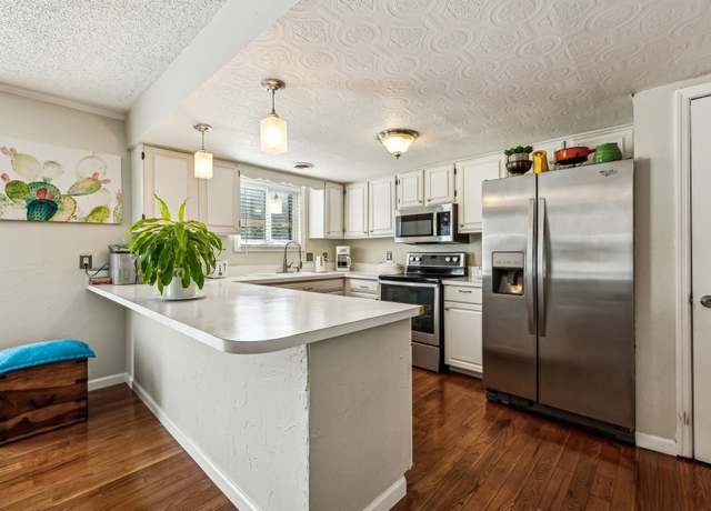 Property at 202 Lake Chateau Dr, Hermitage, TN 37076, 4 beds, 2.5 baths