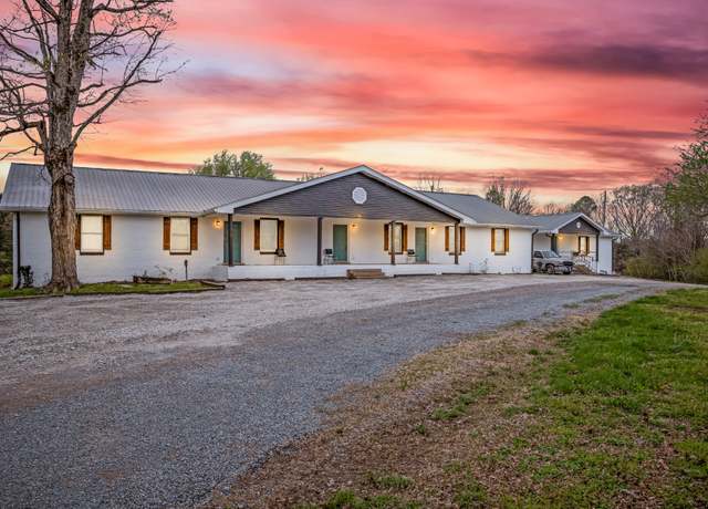 Property at 151 Covington Ln, Dickson, TN 37055, 8 beds, 4 baths