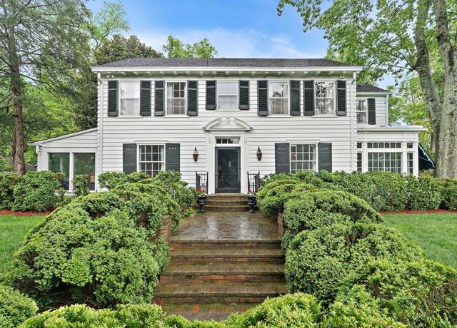 Property at 407 Leake Ave, Nashville, TN 37205, 4 beds, 3.5 baths