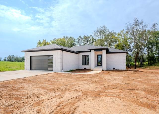 Property at 200 Bear Dr, Loretto, TN 38469, 4 beds, 2 baths