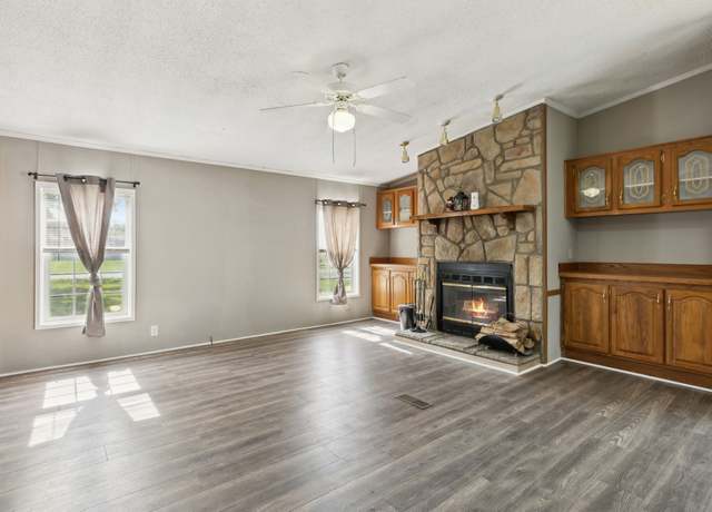 Property at 2580 Cook Rd, Woodlawn, TN 37191, 4 beds, 2.5 baths