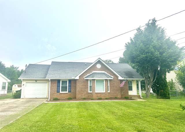 Property at 809 Chancery Ln, Clarksville, TN 37042, 3 beds, 2 baths