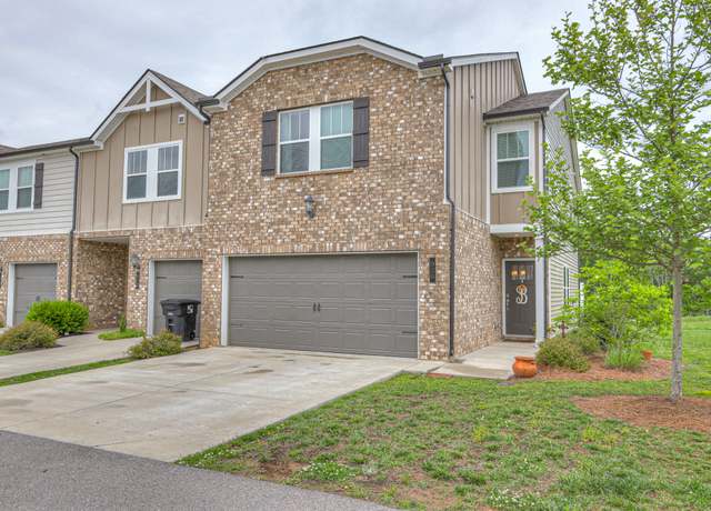 Property at 920 Oak Ridge Ln, Columbia, TN 38401, 3 beds, 2.5 baths