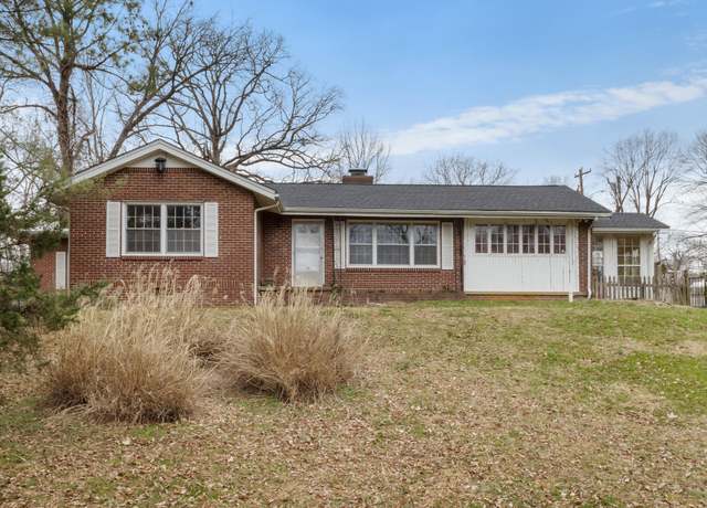 Property at 725 Kleeman Dr, Clarksville, TN 37040, 3 beds, 2 baths