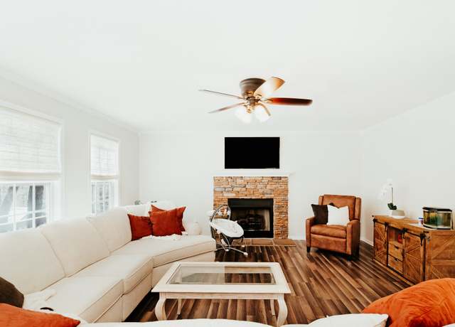Property at 570 Winding Bluff Way, Clarksville, TN 37040, 4 beds, 2.5 baths