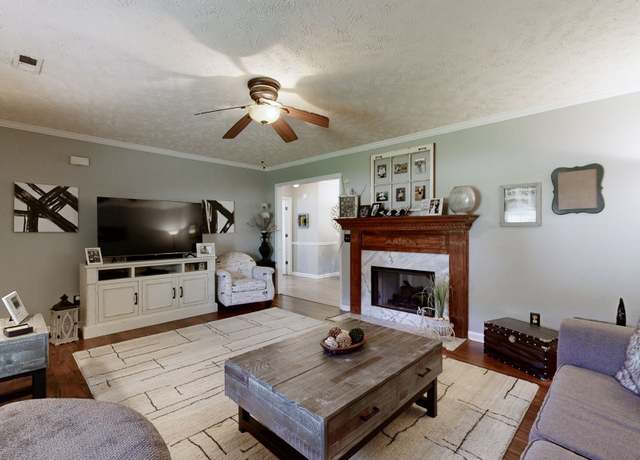 Property at 813 Chaney Woods Dr, La Vergne, TN 37086, 4 beds, 2 baths