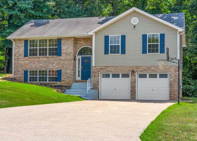 Property at 905 Douglas Ln, Clarksville, TN 37043, 3 beds, 3 baths