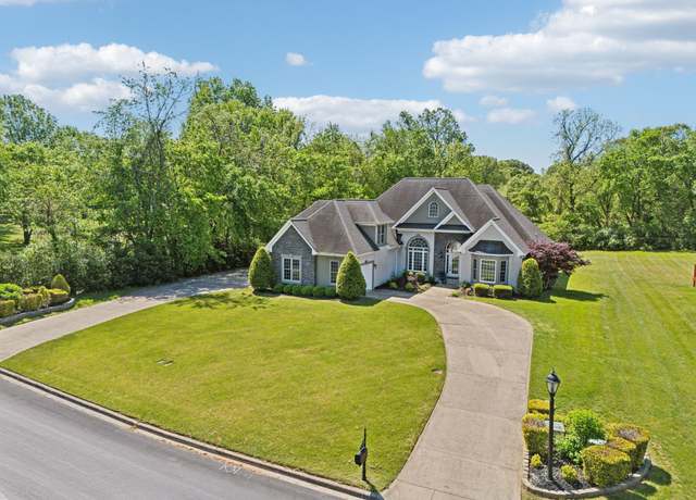 Property at 417 Lake Pointe Dr, Clarksville, TN 37043, 3 beds, 3.5 baths
