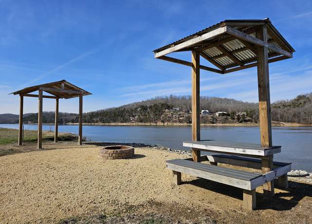 Property at 601 Riverfront Dr, Clifton, TN 38425