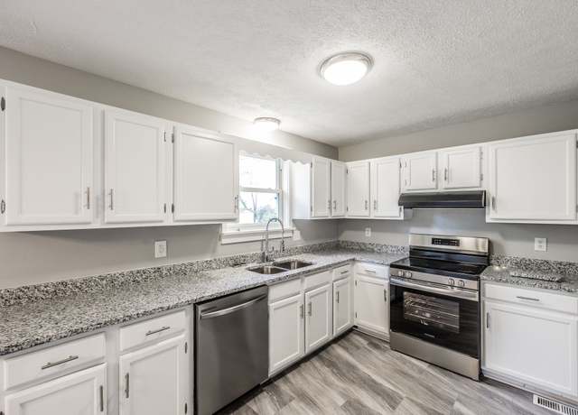 Property at 106 Harsh Ln, Castalian Springs, TN 37031, 3 beds, 2 baths