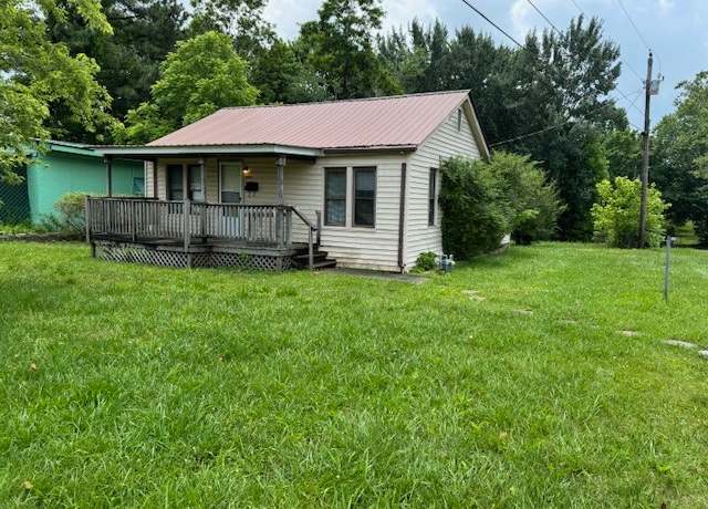Property at 524 W 3rd Ave, Hohenwald, TN 38462, 3 beds, 1 bath