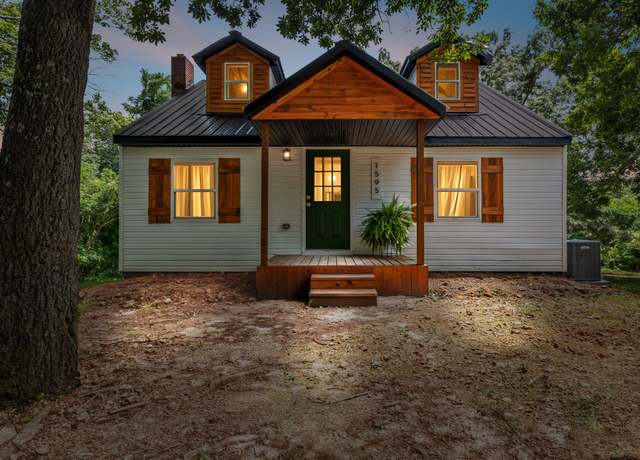 Property at 1595 Cumberland Heights Rd, Clarksville, TN 37040, 2 beds, 1 bath