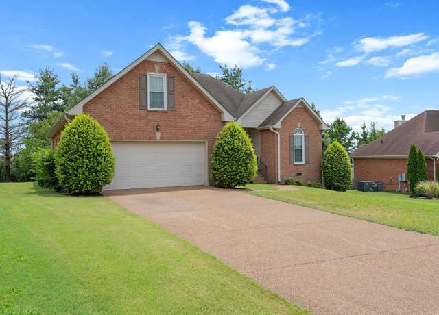 Property at 113 Huntington Pl, Hendersonville, TN 37075, 3 beds, 2 baths