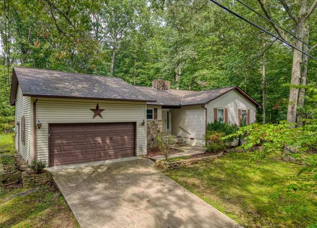 Property at 121 Juniper Dr, Crossville, TN 38558, 3 beds, 2 baths