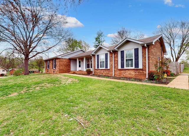 Property at 101 Trousdale Ct, Hendersonville, TN 37075, 3 beds, 2 baths