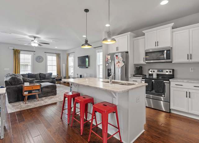 Property at 765 Cottage Park Dr, Nashville, TN 37207, 2 beds, 2.5 baths
