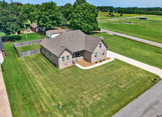 Property at 1 Roxey Dr, Fayetteville, TN 37334, 3 beds, 3 baths