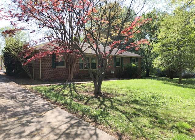 Property at 811 Cumberland Dr, Winchester, TN 37398, 3 beds, 2 baths