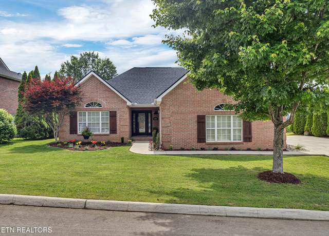 Property at 1047 Saint Johns Dr, Maryville, TN 37801, 3 beds, 2 baths
