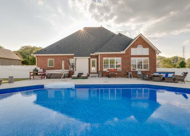 Property at 1045 Bluejay Way, Gallatin, TN 37066, 3 beds, 2.5 baths