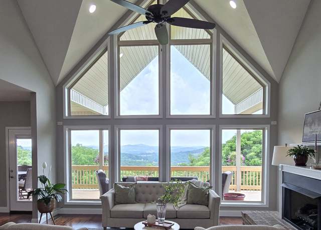 Property at 1250 Ed Seay Gregory Ln, Hartsville, TN 37074, 6 beds, 4 baths