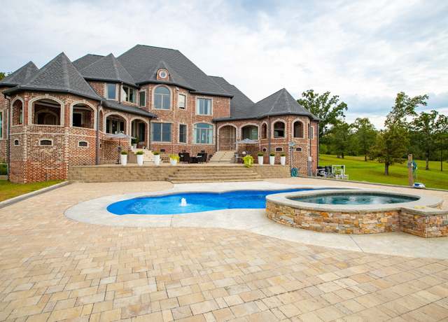 Property at 140 Lake Shore Ln, Henderson, TN 38340, 5 beds, 6 baths