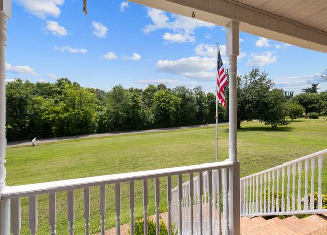 Property at 2007 New Castle Rd, Spring Hill, TN 37174, 3 beds, 2 baths