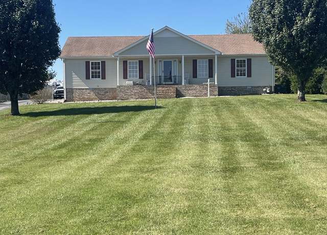 Property at 1021 Maple Grove Rd, Lafayette, TN 37083, 3 beds, 2 baths