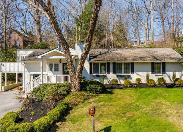 Property at 103 NW Greenbrier Dr, Knoxville, TN 37919, 3 beds, 2.5 baths