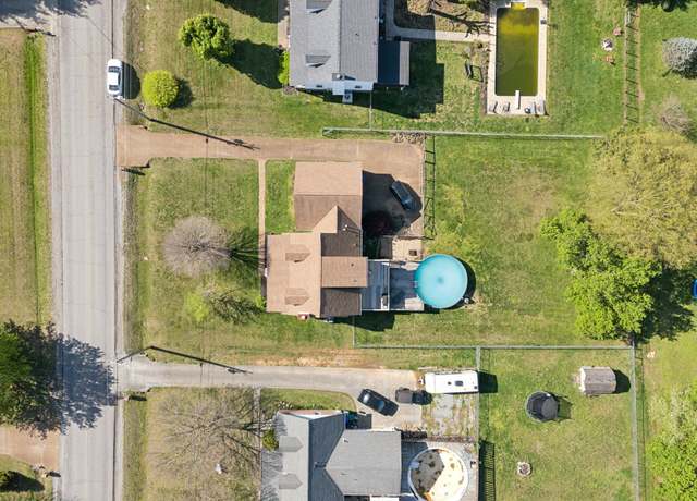 Property at 213 Lone Oak Dr, White House, TN 37188, 3 beds, 2.5 baths