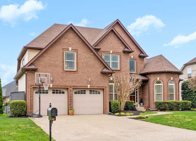 Property at 1069 Willow Cir, Clarksville, TN 37043, 4 beds, 3 baths