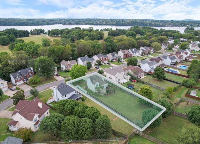 Property at 112 Deer Ridge Ln, Hendersonville, TN 37075, 3 beds, 2.5 baths