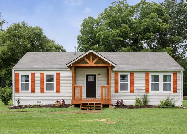 Property at 709 Poplar St, Columbia, TN 38401, 3 beds, 2 baths