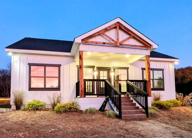 Property at 138 Pawnee Dr, Bradyville, TN 37026, 3 beds, 2 baths