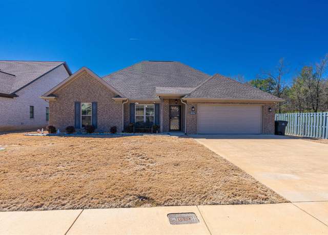 Property at 976 Garrett Ln, Florence, AL 35634, 4 beds, 2 baths