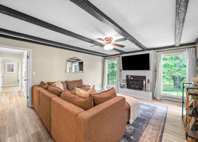 Property at 650 Pollard Rd, Clarksville, TN 37042, 3 beds, 2 baths