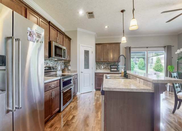 Property at 115 England Pl, Hendersonville, TN 37075, 3 beds, 2 baths