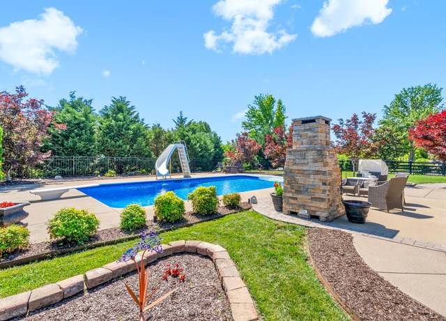 Property at 3015 Prince Dr, Clarksville, TN 37043, 5 beds, 3.5 baths