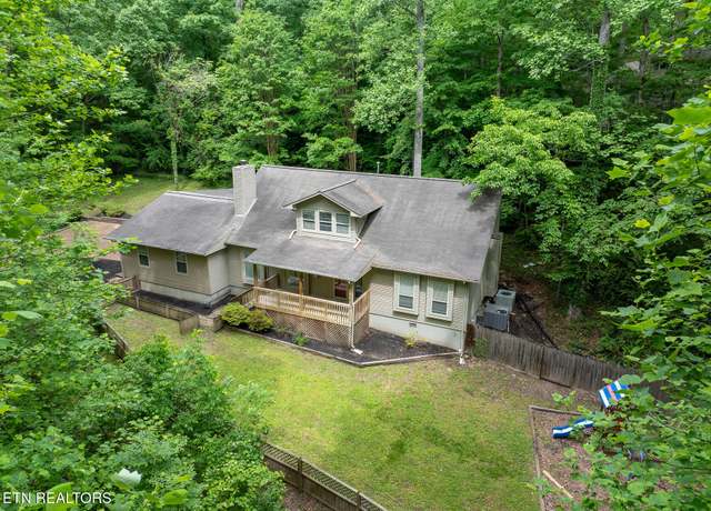 Property at 147 California Ave, Oak Ridge, TN 37830, 3 beds, 3.5 baths