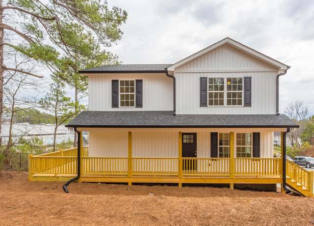 Property at 111 Roslyn Ct, Dalton, GA 30720, 3 beds, 2 baths
