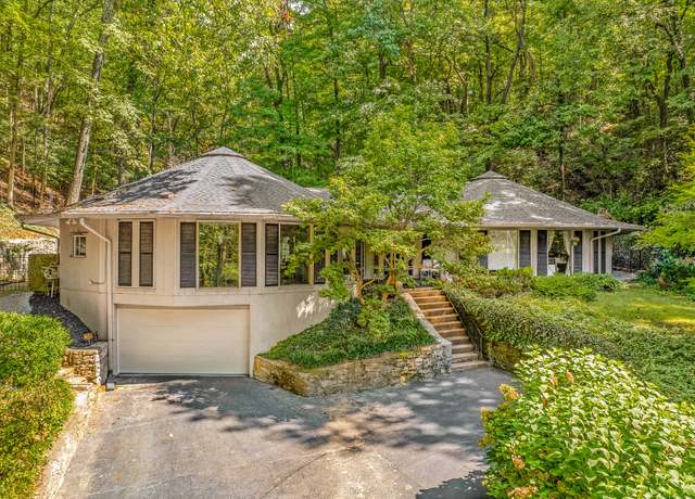 Property at 5856 Beauregard Dr, Nashville, TN 37215, 3 beds, 3.5 baths