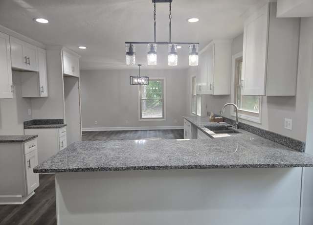Property at 7 Bush Ct, Waverly, TN 37185, 4 beds, 2.5 baths
