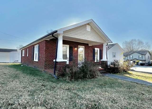 Property at 803 Cumberland Dr, Clarksville, TN 37040, 3 beds, 2 baths