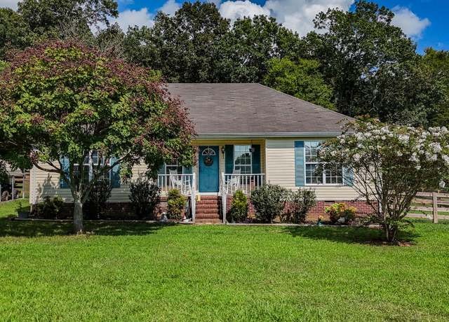 Property at 22 Smokey Cir, Petersburg, TN 37144, 3 beds, 2 baths