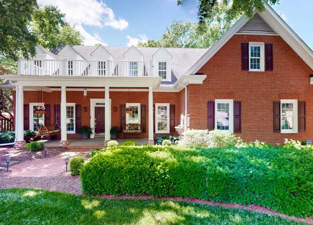 Property at 103 Doral Ln, Hendersonville, TN 37075, 4 beds, 3.5 baths