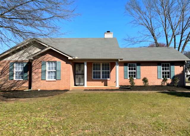 Property at 1202 Peachtree St, Murfreesboro, TN 37129, 3 beds, 2 baths