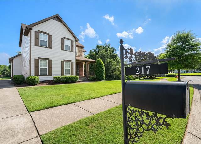 Property at 217 Karen Dr, Mount Juliet, TN 37122, 4 beds, 3.5 baths